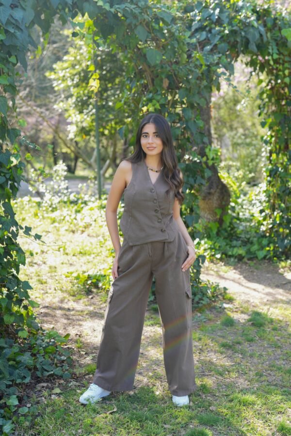 ⁦חליפה חום עיצוב מודירני⁩ – תמונה ⁦2⁩